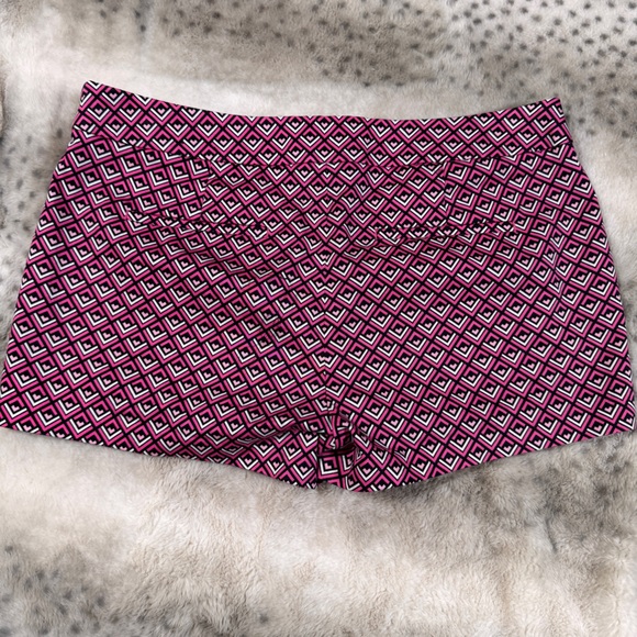 Express Black and Pink Geometric Patterned Women's Shorts, Side Zip - Size 8 - Picture 2 of 9